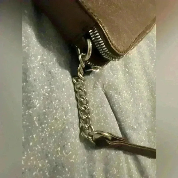 Nine West Crossbody brown with silver hardware. Snap closure and zipper pockets. - Picture 10 of 11